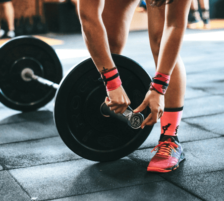 Which hormones affect muscle growth in men?